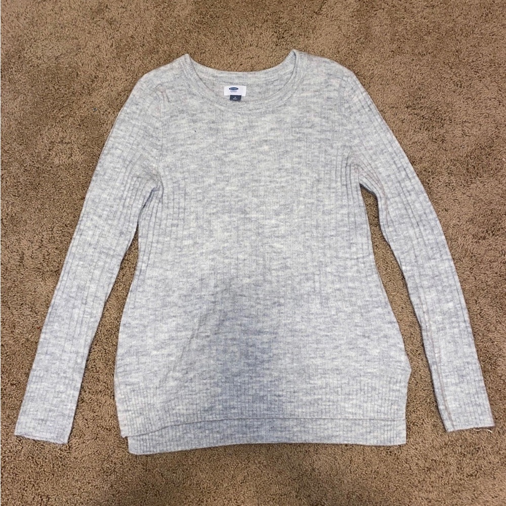 women’s sweater. size medium Old Navy. only No stains or flaws. Smoke free home.